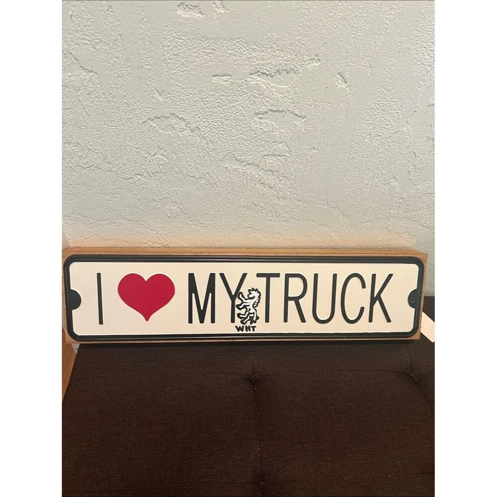 #2235*I ❤️Heart My Truck Wall Sign - White W/ Red Heart & WHT Art Horse painted
